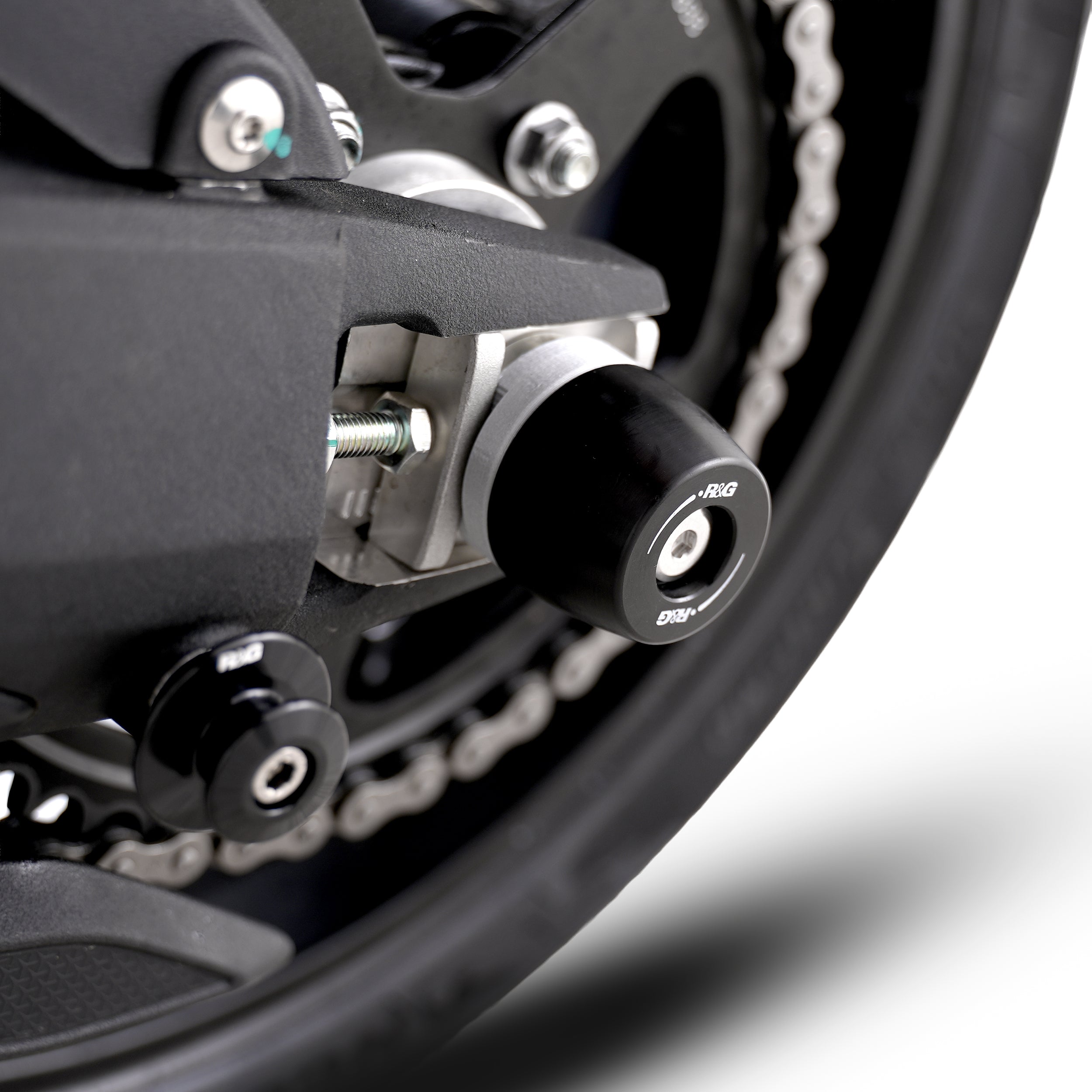 APEX Swingarm Protectors for the QJMOTOR SRK 800 '25-, SRK 800 RR '25- & SRT 900 S '25-