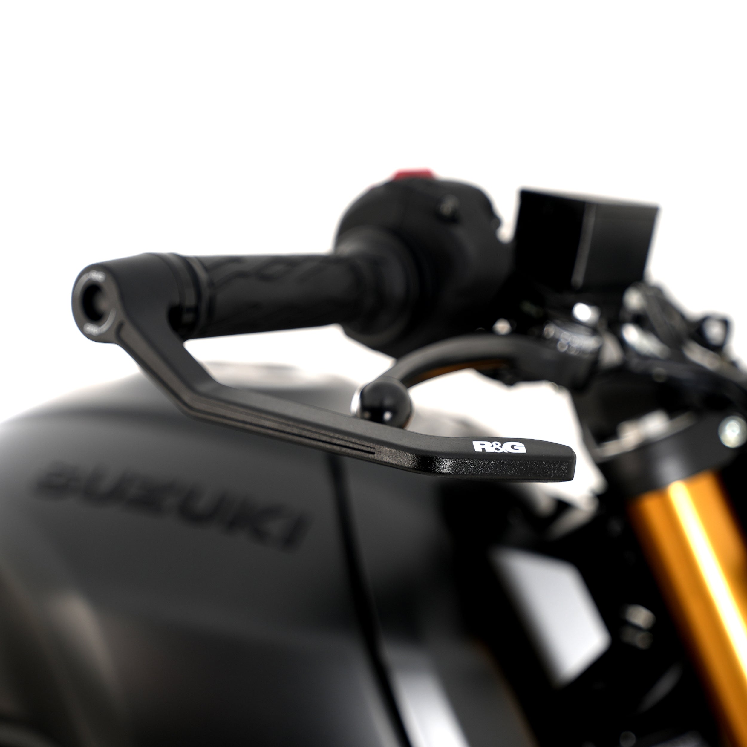 R&G Brake Lever Interlock Guard for Suzuki GSX-8T '25-, GSX-8TT '25-, GSX-8R '24-, DR-Z4SM '25-,DR-Z4S '25-and 5 others. Without mirrors / mirrors removed.