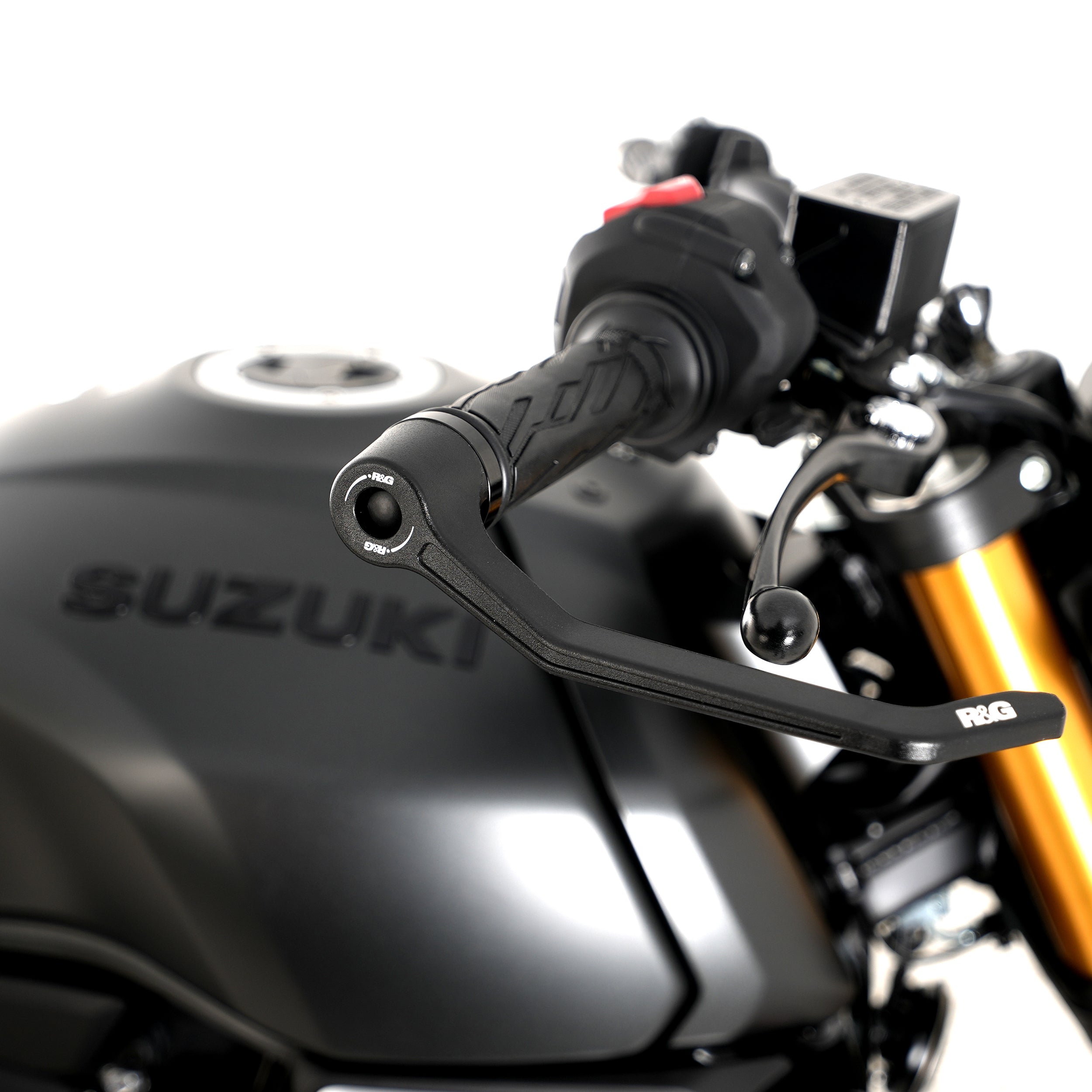 R&G Brake Lever Interlock Guard for Suzuki GSX-8T '25-, GSX-8TT '25-, GSX-8R '24-, DR-Z4SM '25-,DR-Z4S '25-and 5 others. Without mirrors / mirrors removed.