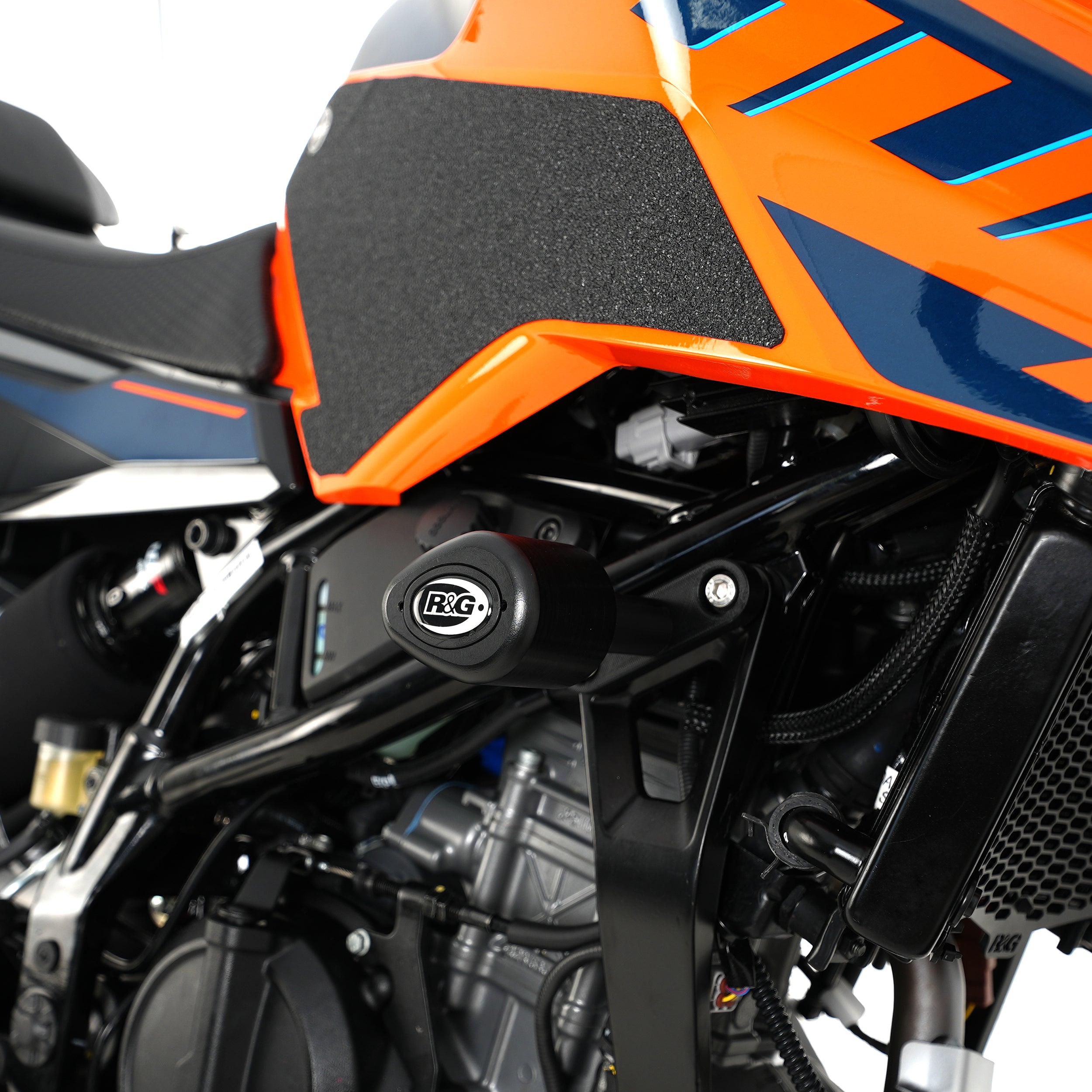 Crash Protectors- Aero Style for KTM 125/250/390 '24- & Husqvarna Vitpilen 401 '24-