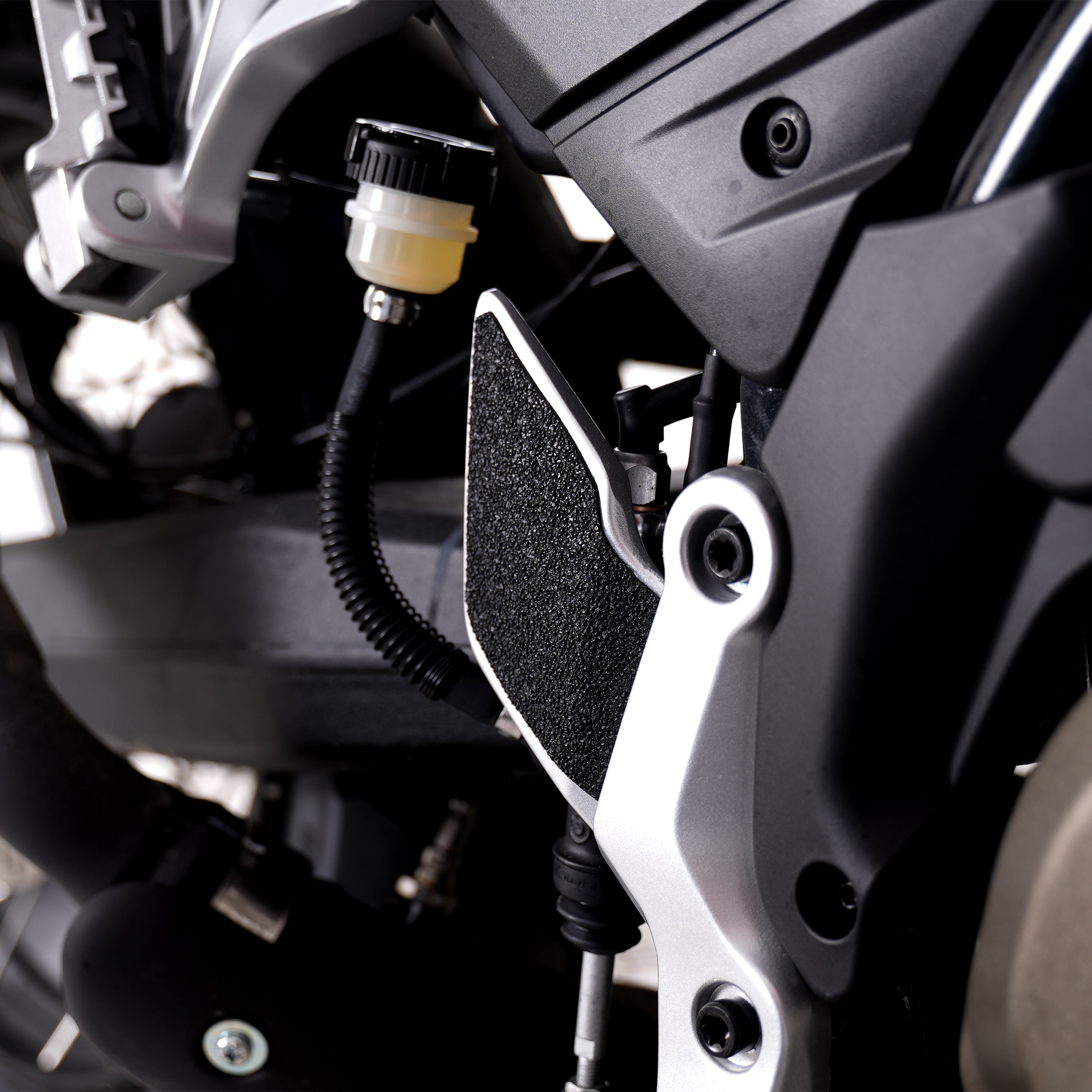 R&G Boot Guard Kit for QJMOTOR SVT 650 X '25- (2-Piece)