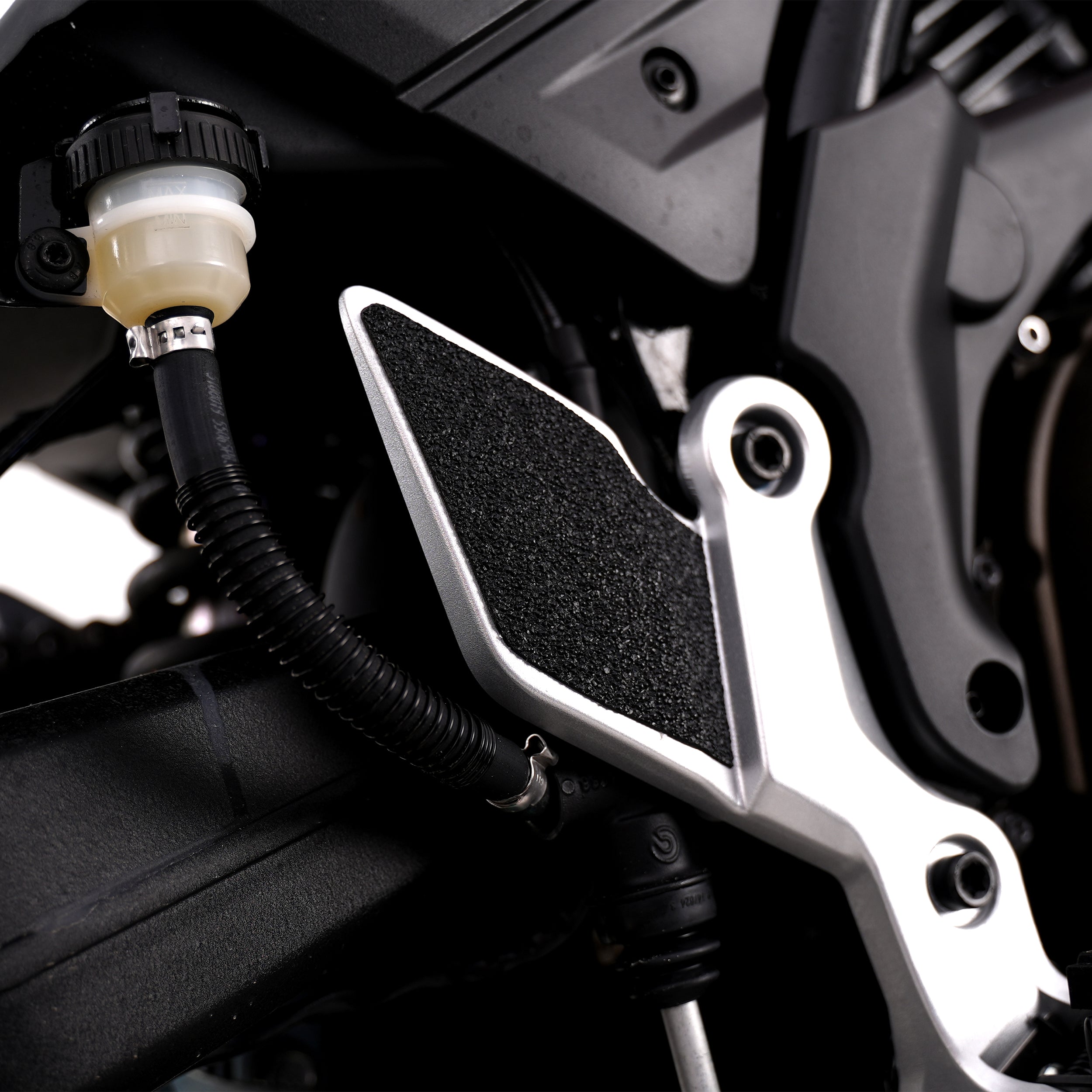 R&G Boot Guard Kit for QJMOTOR SVT 650 X '25- (2-Piece)