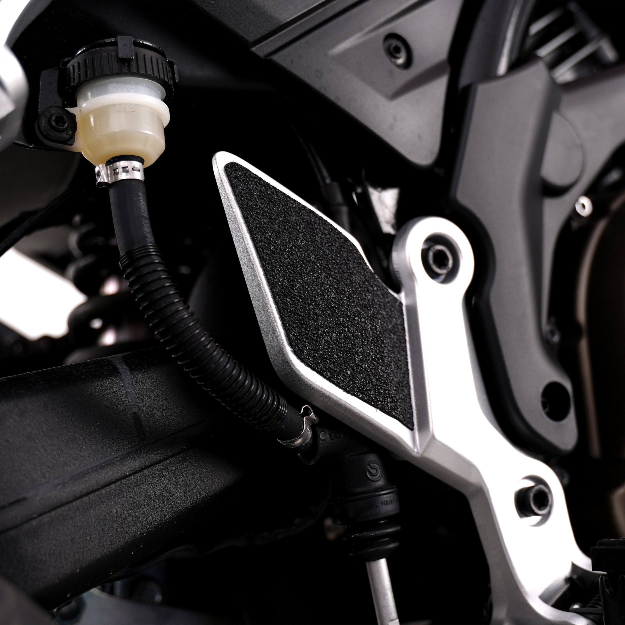 R&G Boot Guard Kit for QJMOTOR SVT 650 X '25- (2-Piece)