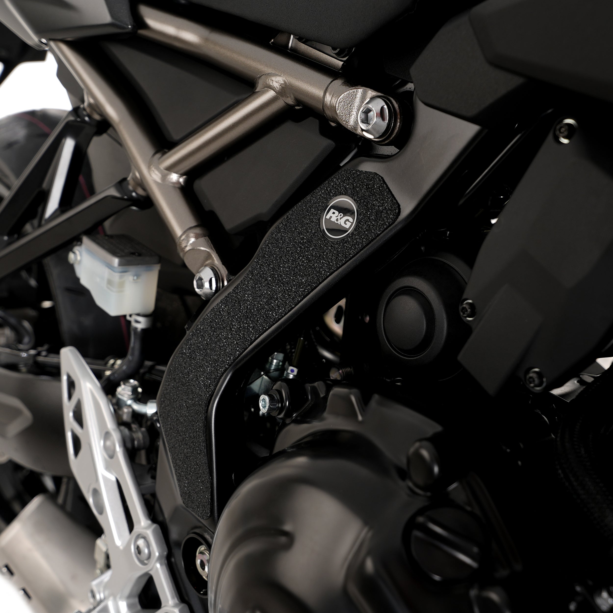 R&G Boot Guard kit for Suzuki GSX-8T, GSX-8TT '25- ,GSX-8TS '23- & GSX-8TR '24- (2-Peice kit)