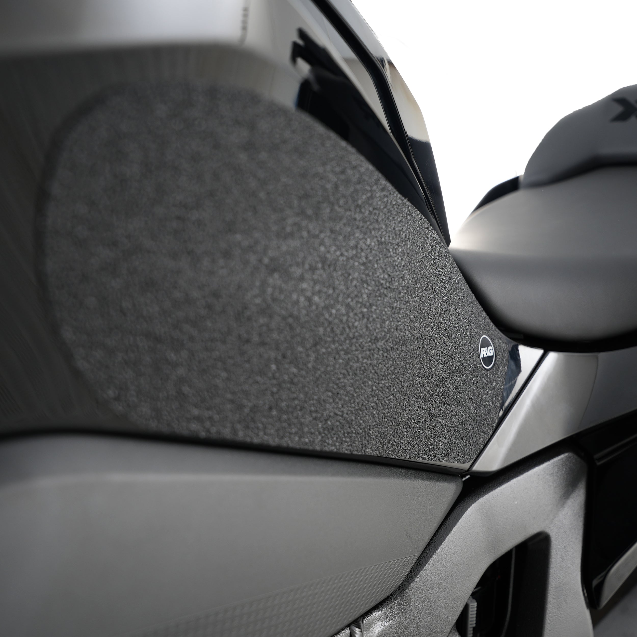 R&G Tank Traction Grips for BMW S1000XR '24-/M1000XR '24-