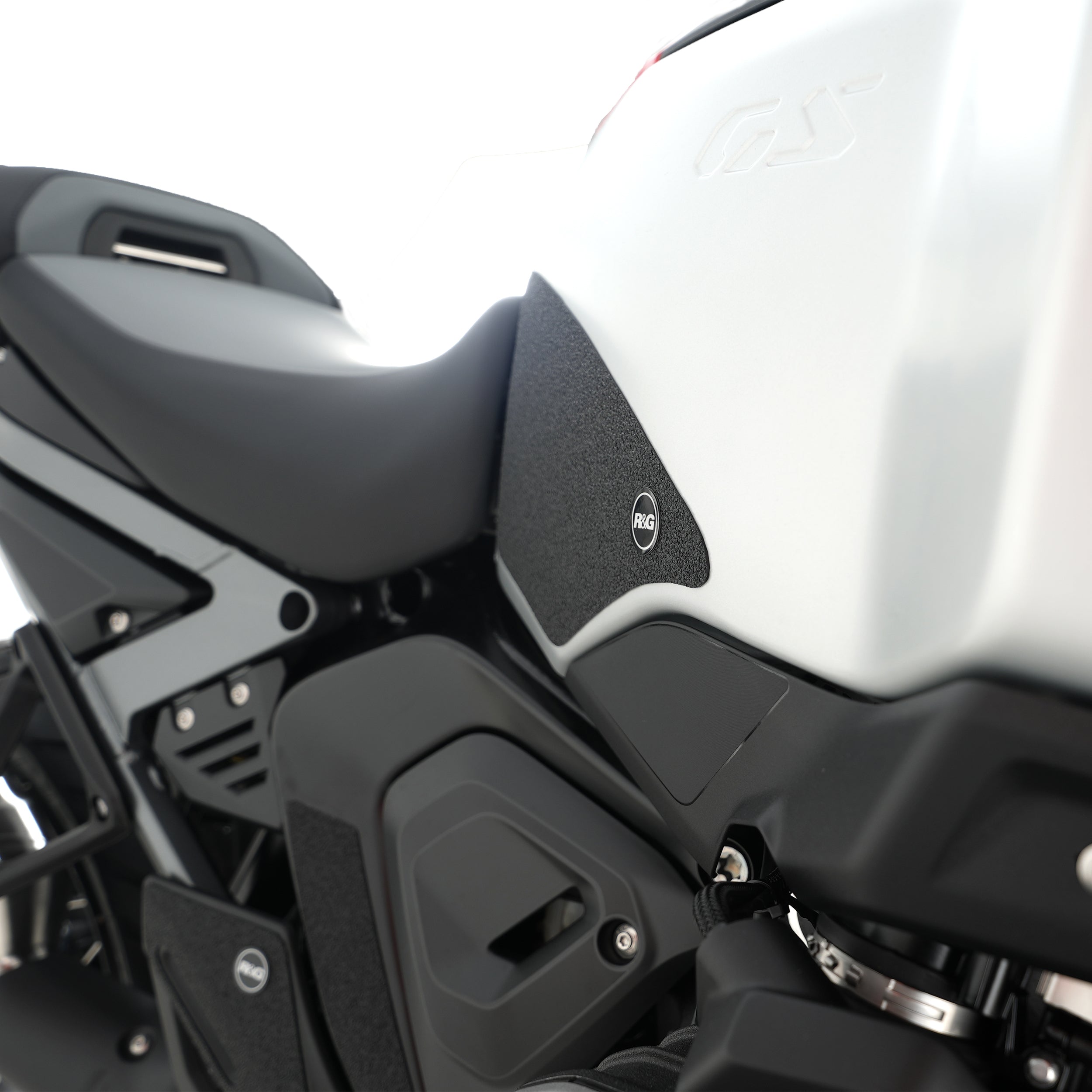 R&G Tank Traction Grips for BMW R 1300 GS Adventure '24-