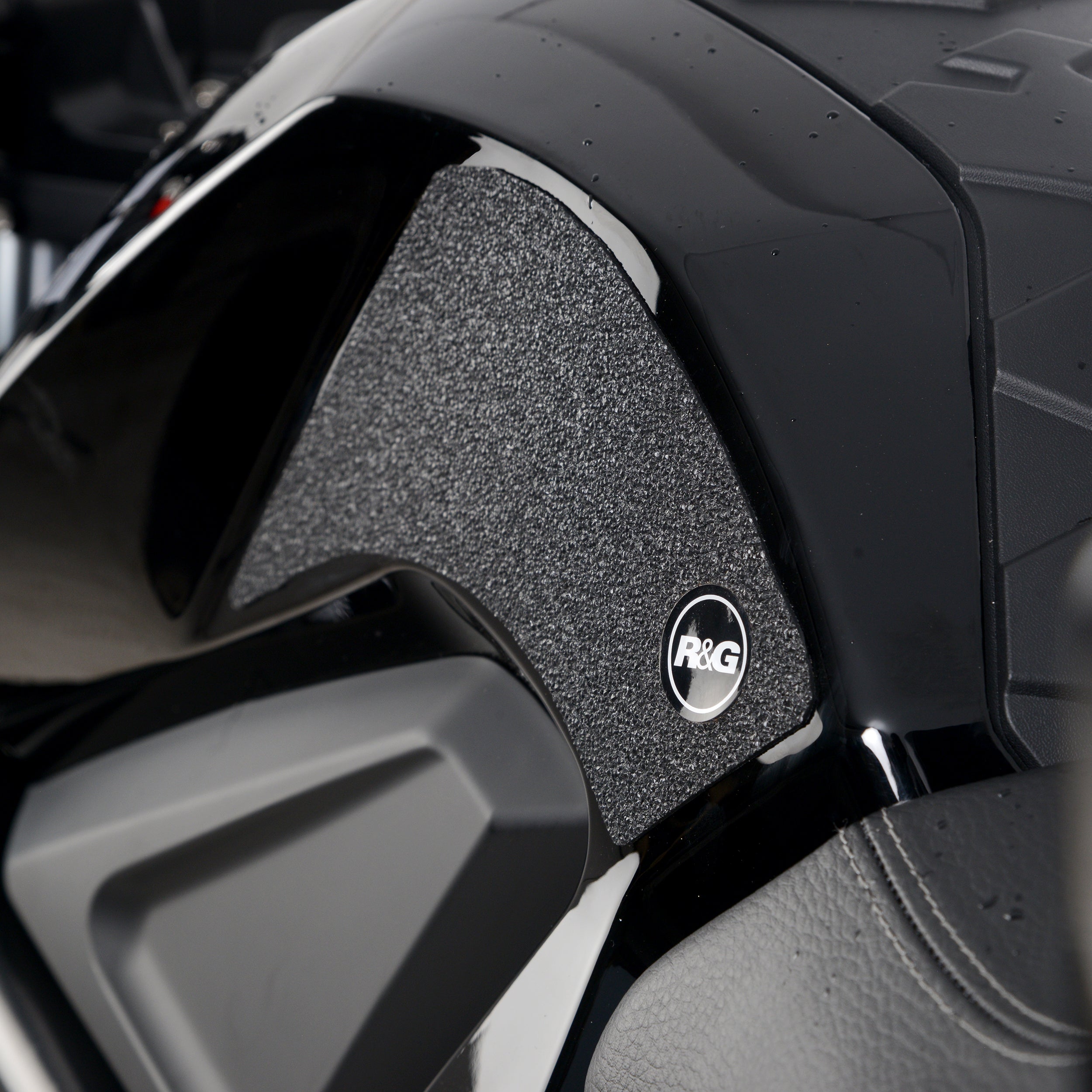 R&G Tank Traction Grips for Lexmoto LXR (SE) '21-25.