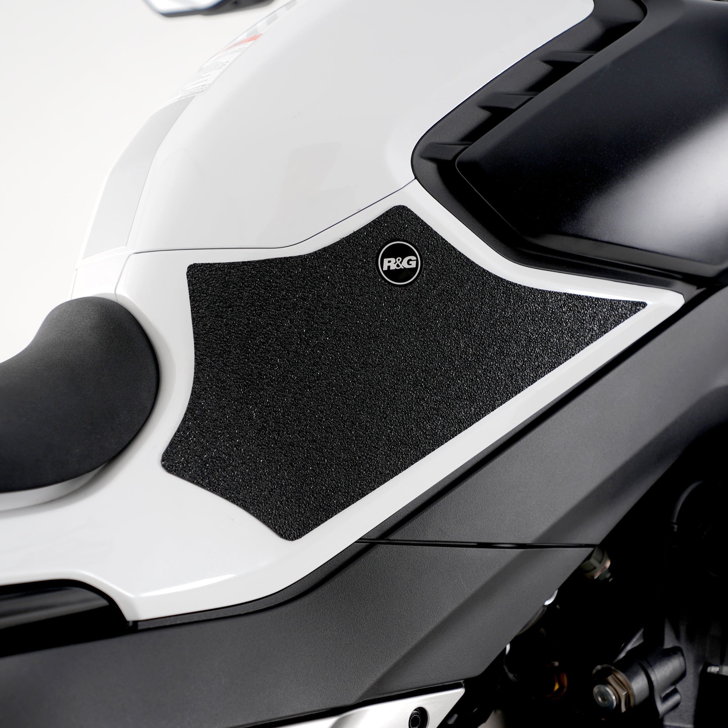 R&G Tank Traction Grips for CFMoto 800NK '23-