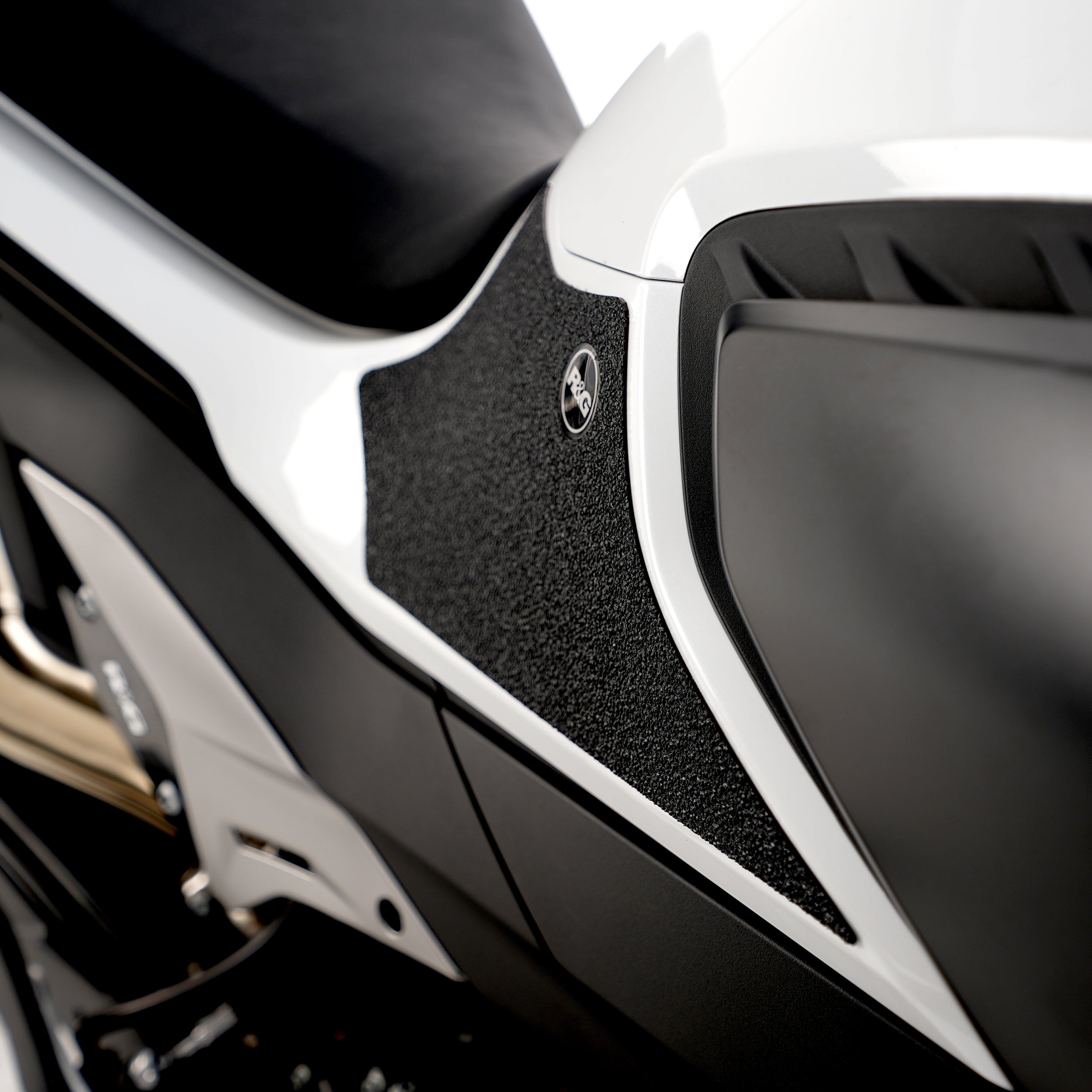 R&G Tank Traction Grips for CFMoto 800NK '23-