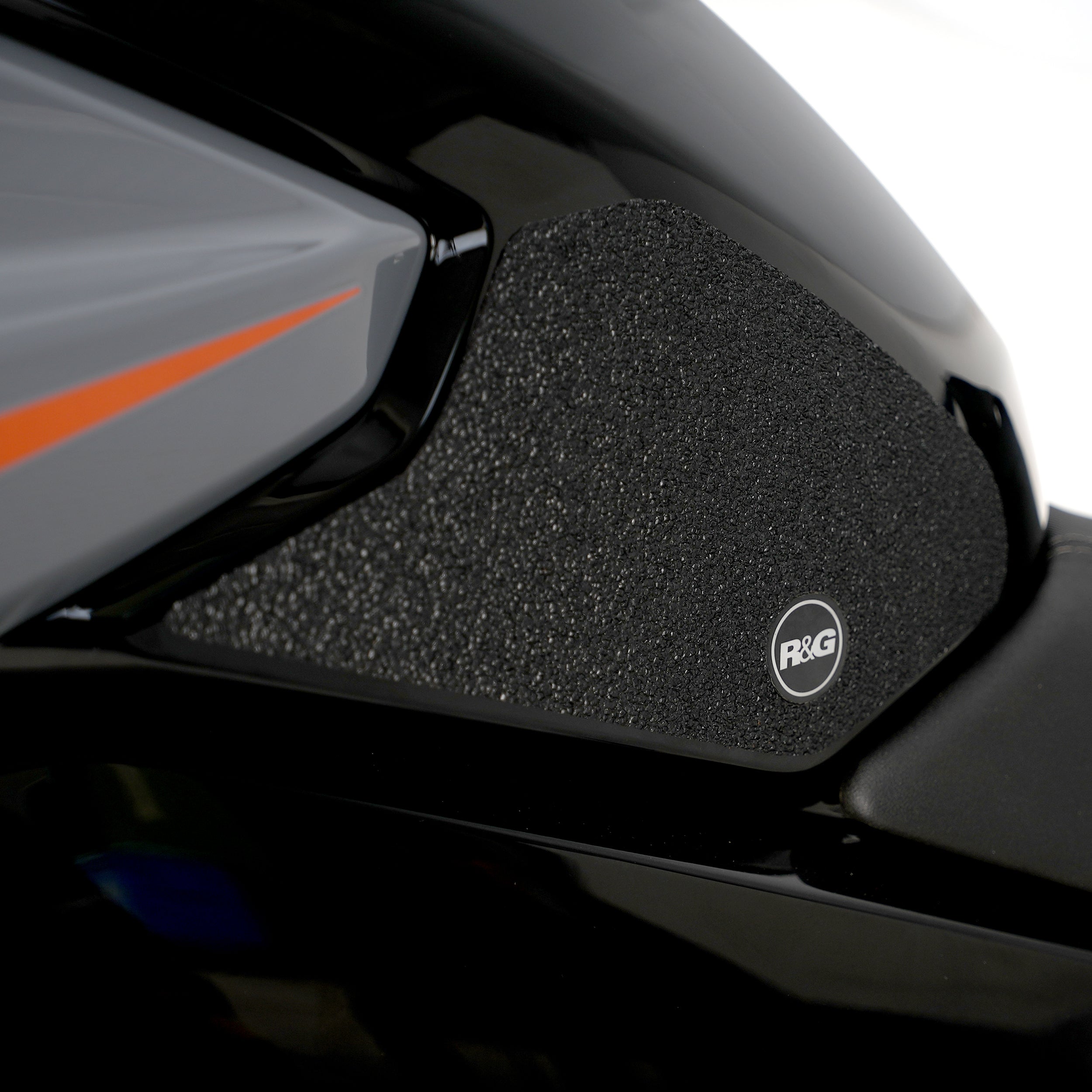 R&G Tank Traction Grips for CFMoto 300NK '21-