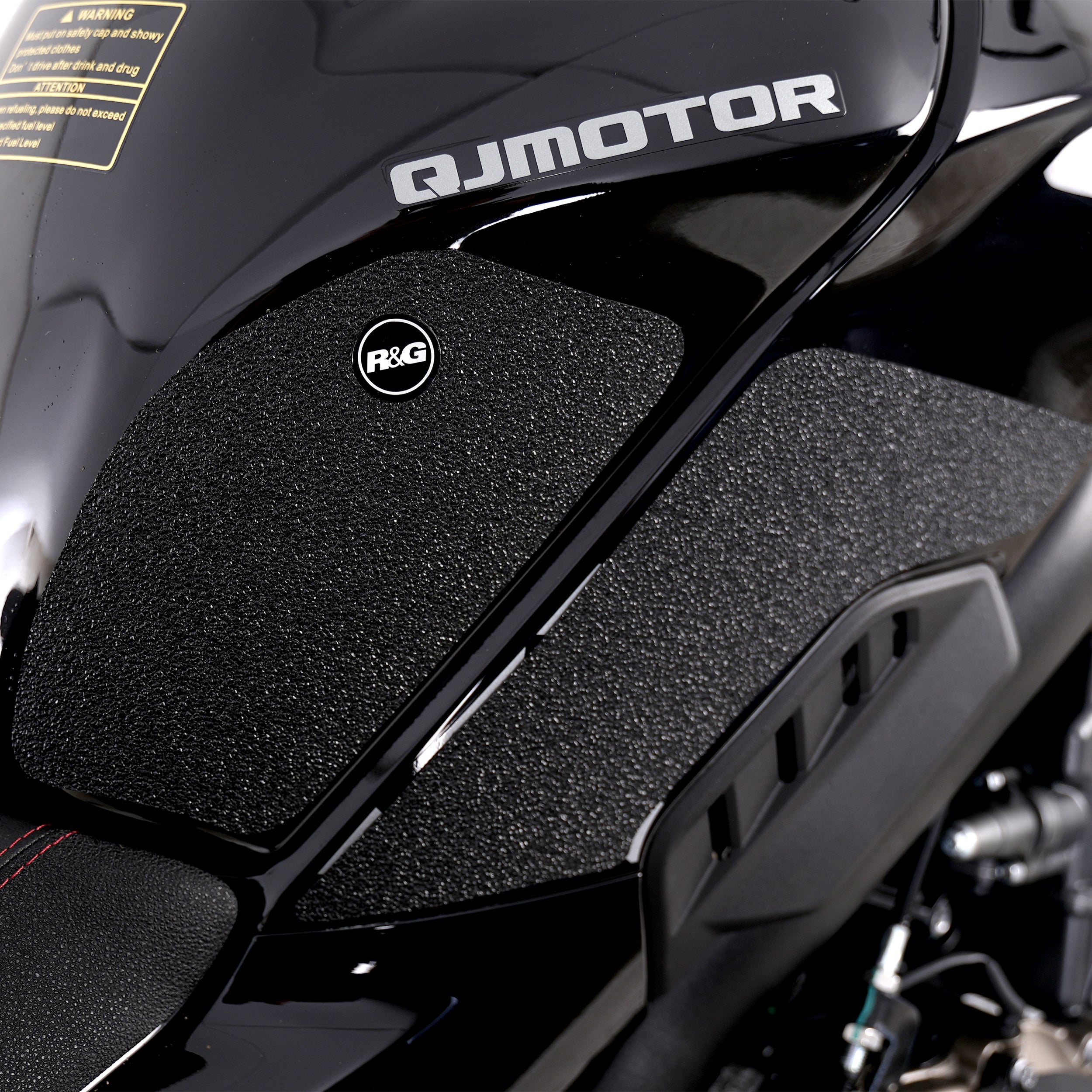 R&G Tank Traction Grips for QJMOTOR SRK 800  '25-