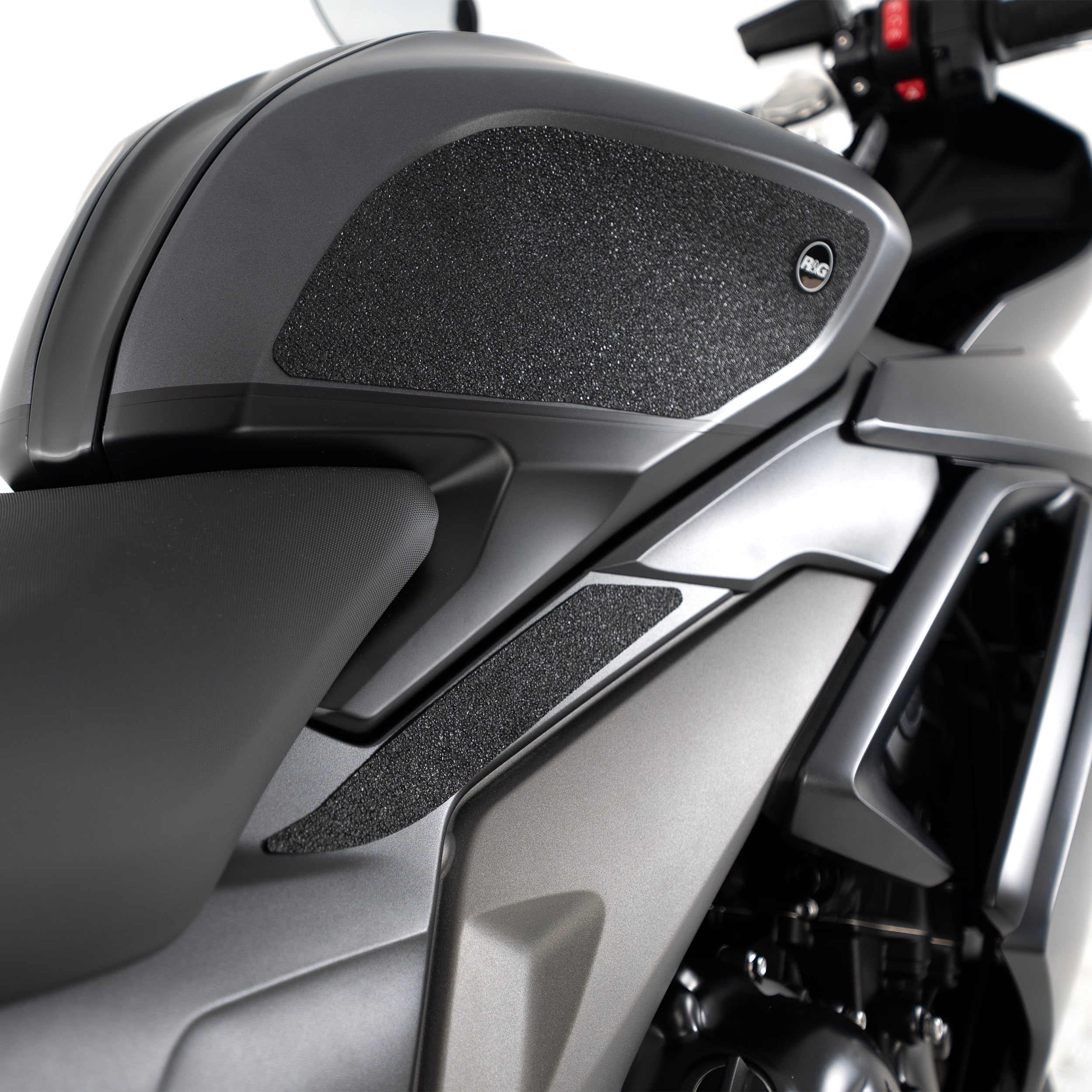 R&G Tank Traction Grips for Triumph  Daytona 660 '24-