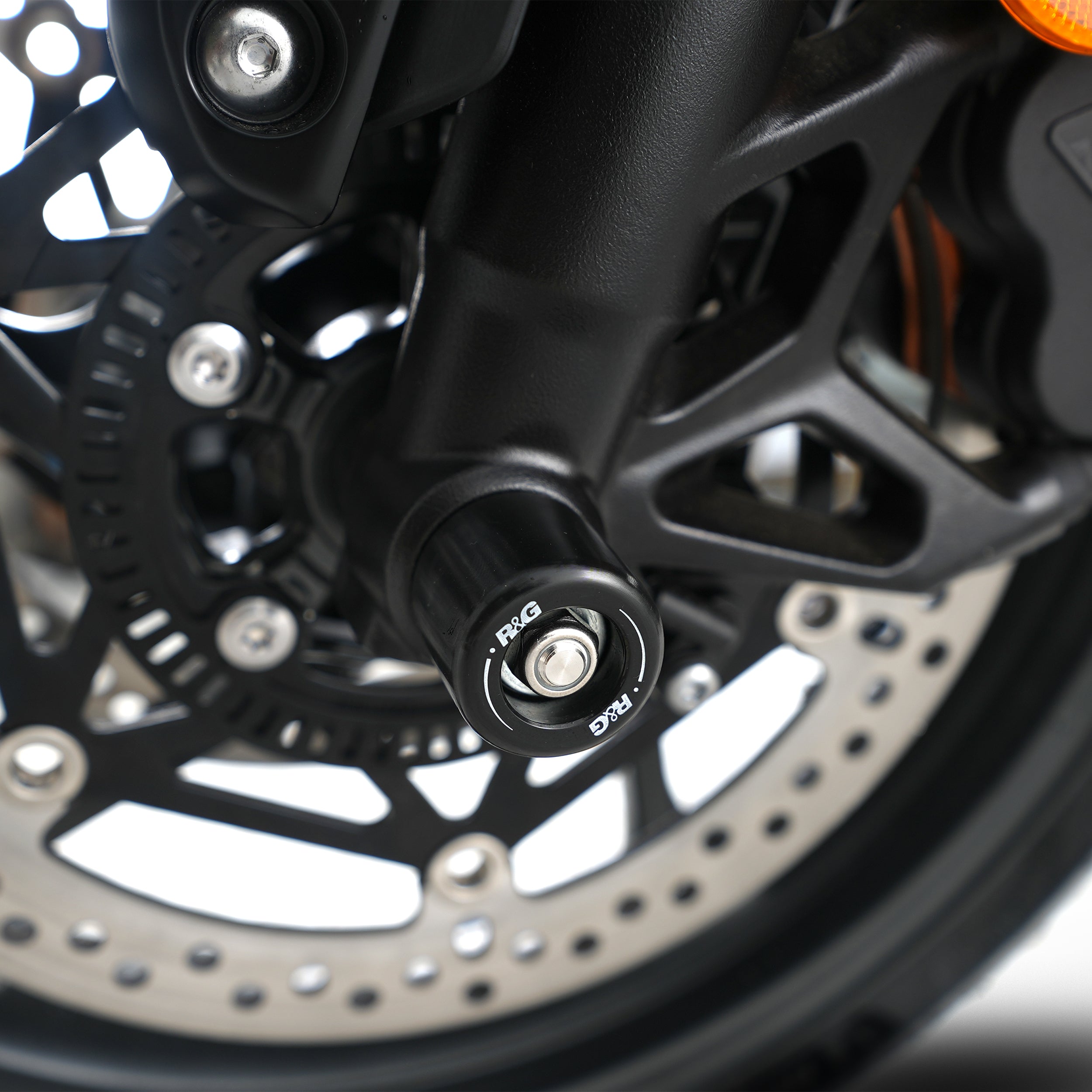 Fork Protectors for Triumph Street Triple R / RS 765 '17-, Street Triple S 765  '17-'20, Daytona 660 '24-, Trident 660 '21-, Tiger Sport 800 '25-,Street Triple 765 RX '26- & & Daytona Moto2â„¢ 765 '20- '24 (small bobbin)