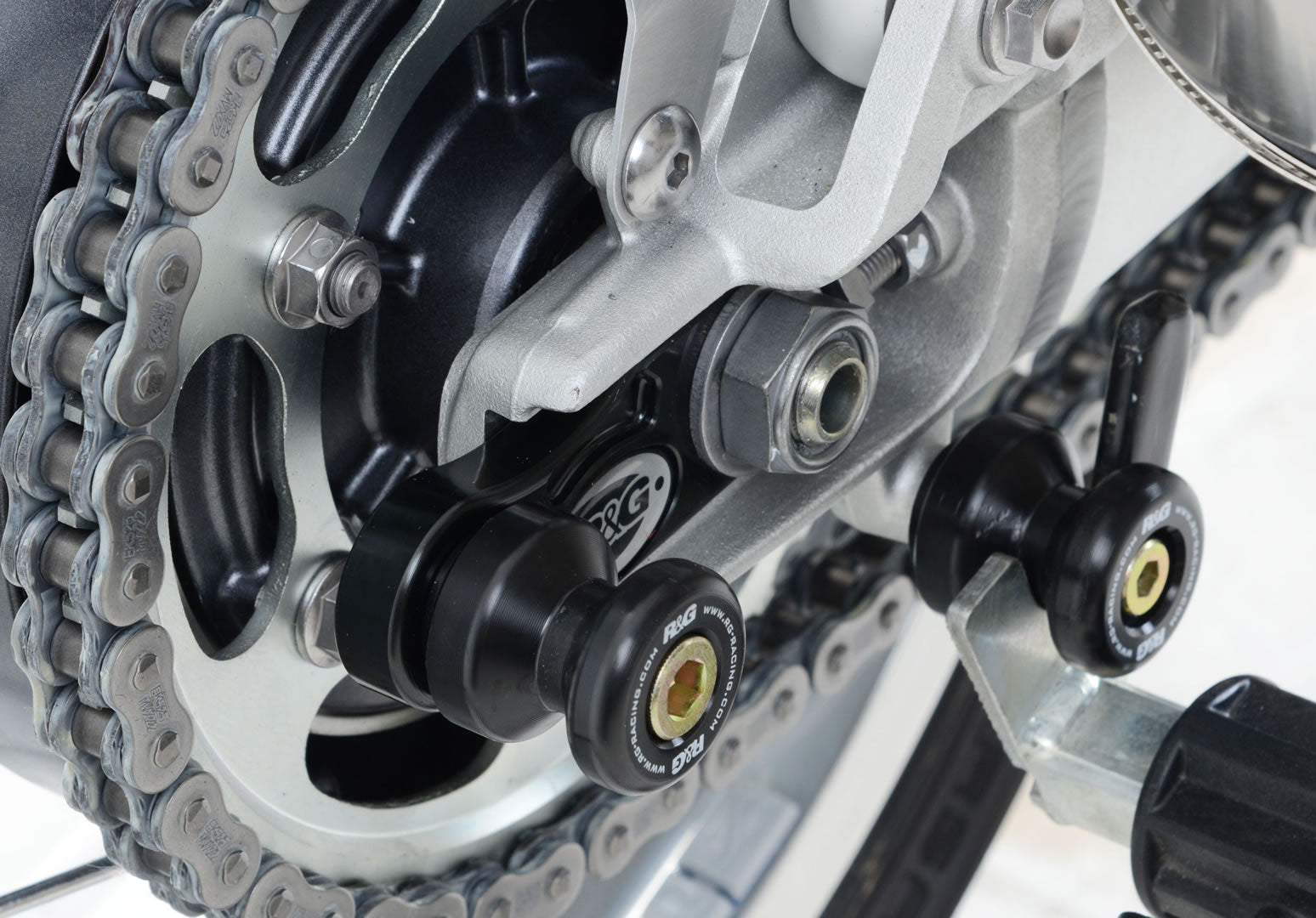 Offset Cotton Reels for Triumph Street Twin '16-, Thruxton 1200 / R '16-, Speed Twin 1200 '19-'21, Scrambler 1200 XC/XE '19-, Scrambler 900 '23-25 & Speed Twin 900 '22- '24
