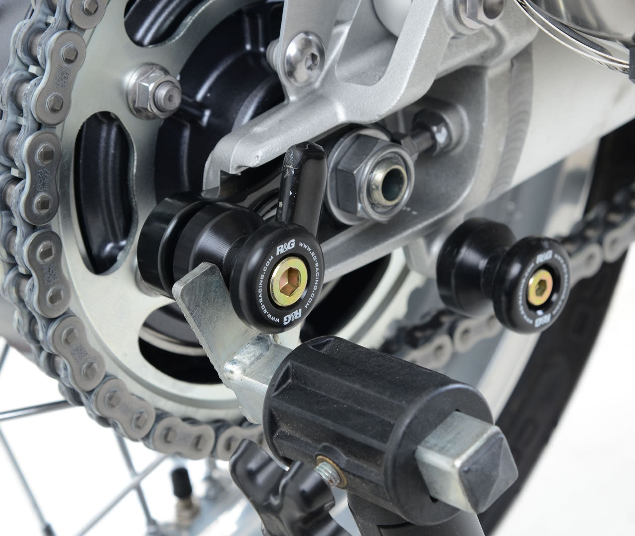 Offset Cotton Reels for Triumph Street Twin '16-, Thruxton 1200 / R '16-, Speed Twin 1200 '19-'21, Scrambler 1200 XC/XE '19-, Scrambler 900 '23-25 & Speed Twin 900 '22- '24