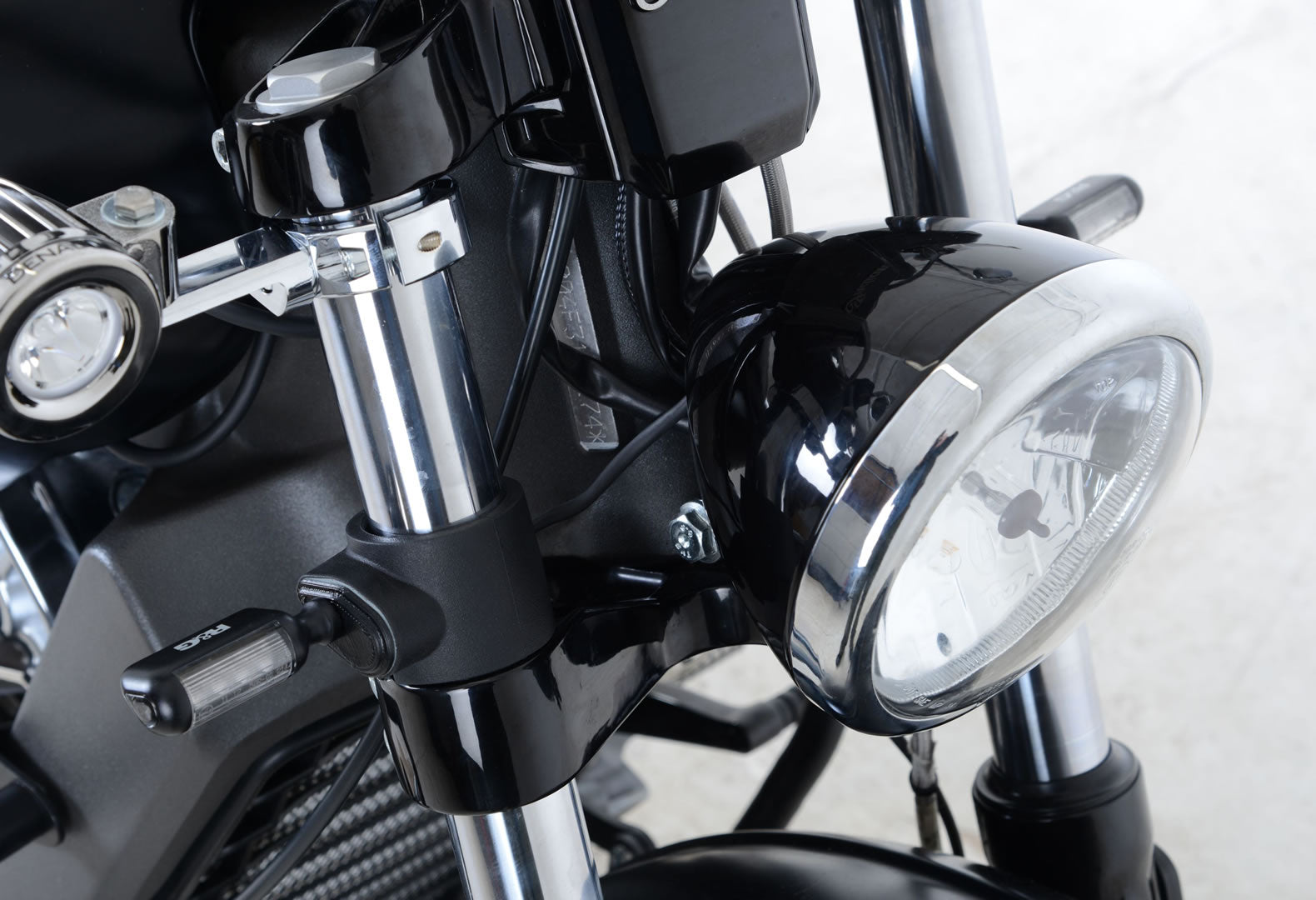 Front Indicator Adapter Kit for Indian Scout '15-, Scout Sixty '18- & Scout Bobber '17-