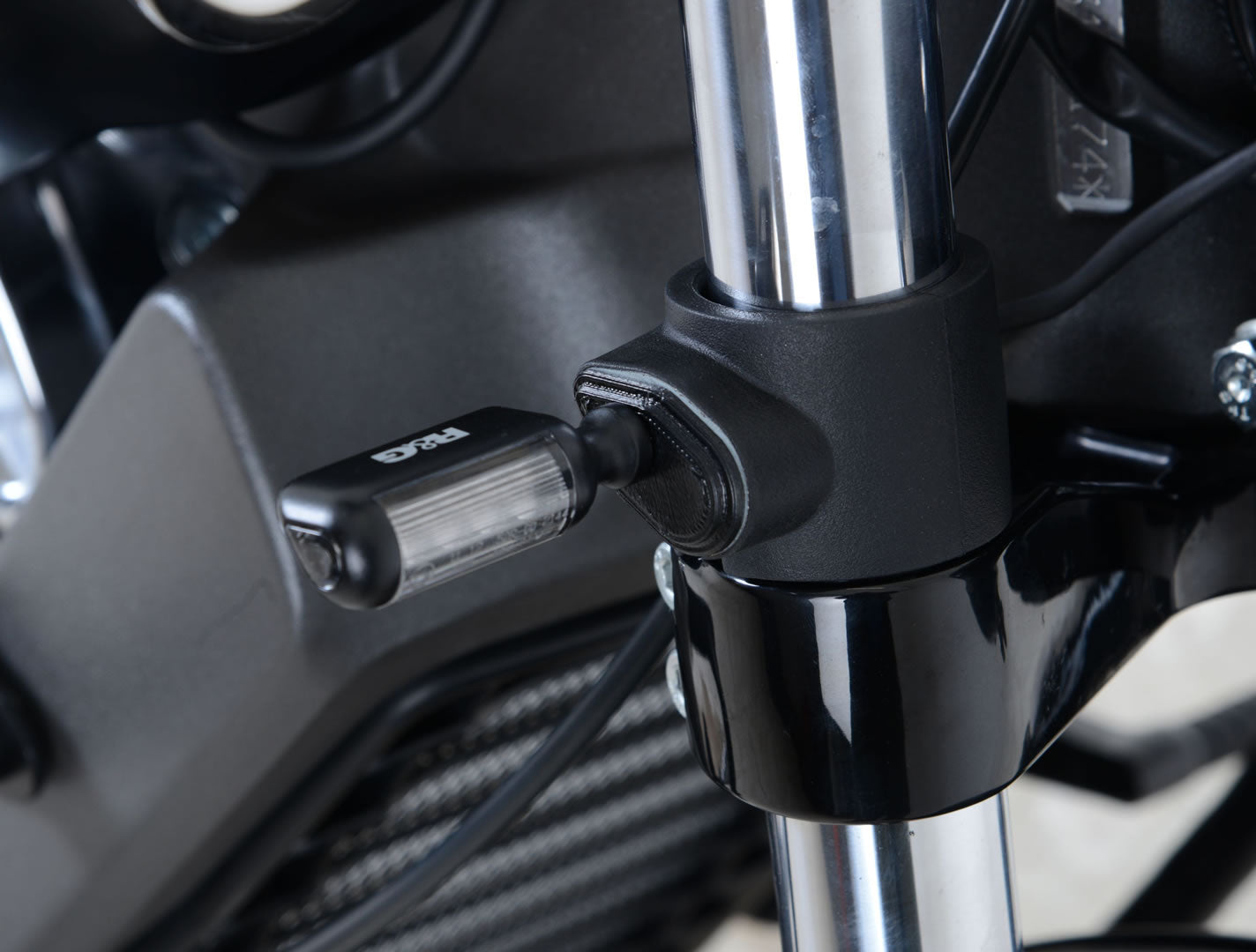 Front Indicator Adapter Kit for Indian Scout '15-, Scout Sixty '18- & Scout Bobber '17-