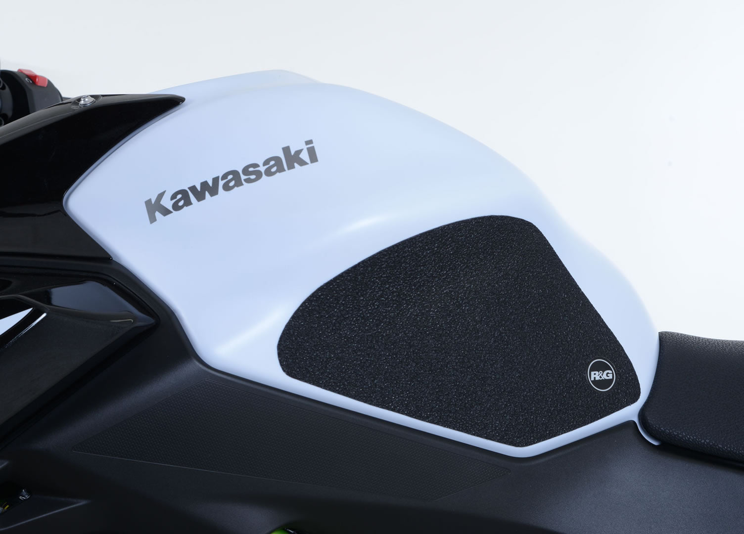 R&G Tank Traction Grip for Kawasaki Z650 '17- & Ninja 650 '17- '24