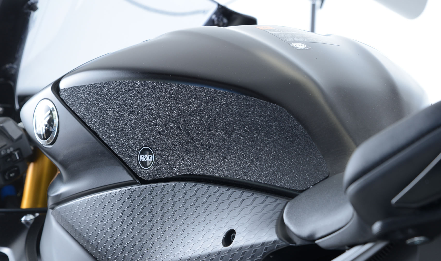 R&G Tank Traction Grips for Yamaha YZF-R6  '17
