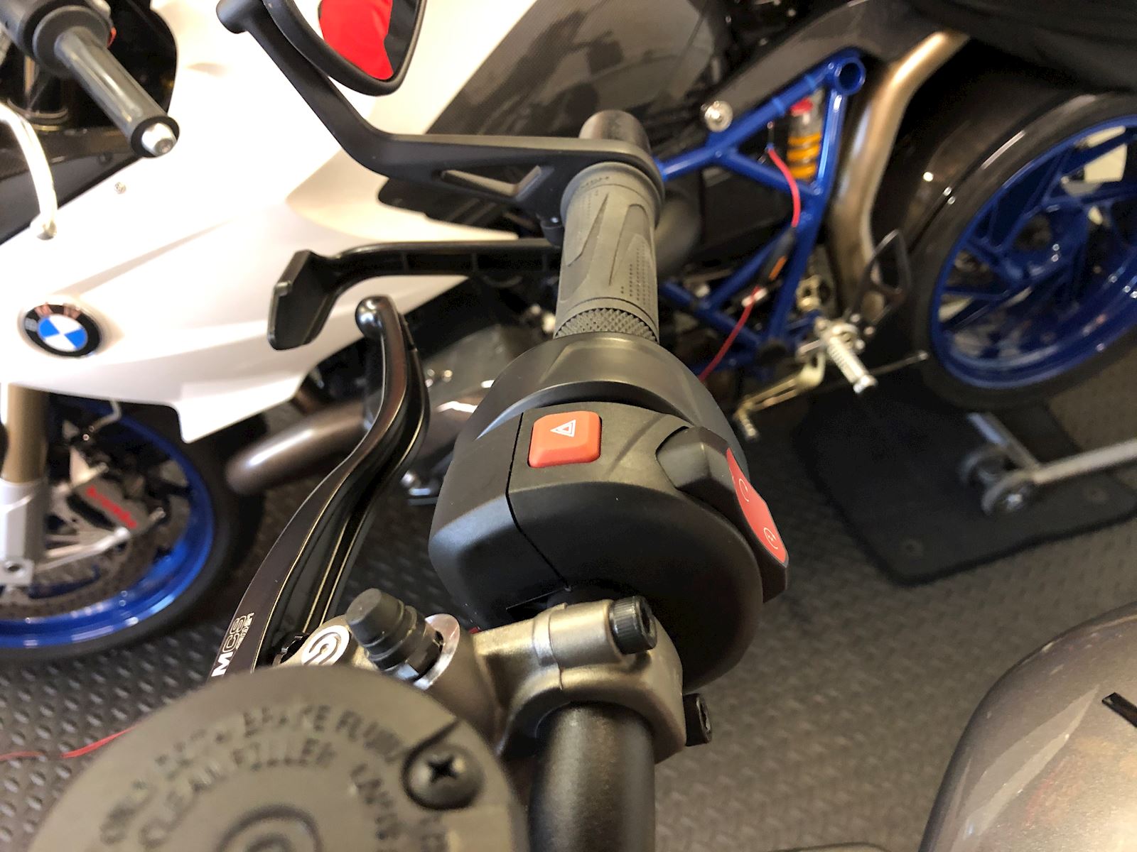 R&G Brake Lever Guard for Suzuki GSX-S750 '17- '24, Triumph Street Triple  R/RS 765 '17-, Street Triple S 765 '17- '20, Yamaha YZF-R6 and 46 other bikes