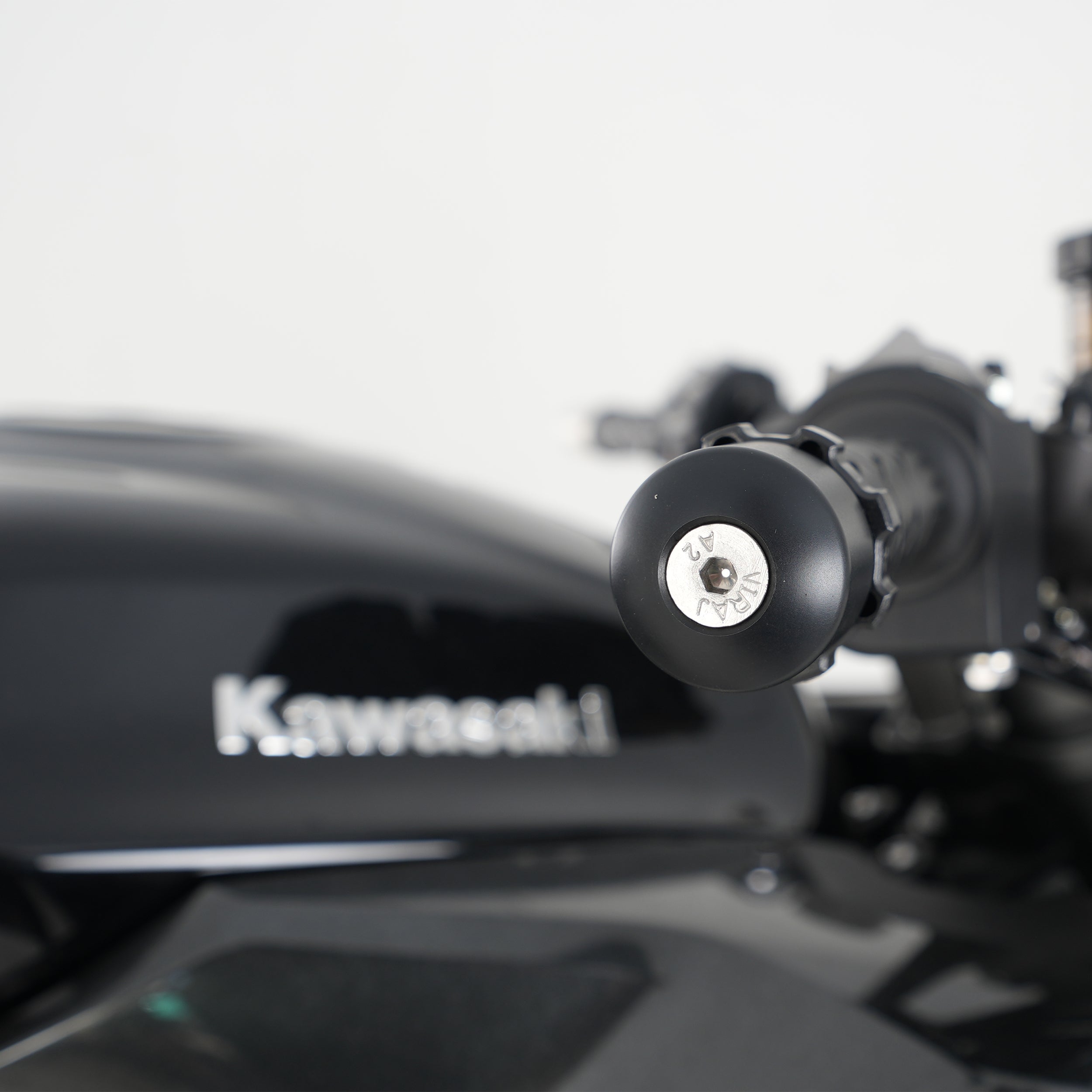 Kaoko Throttle Stabilizer for Kawasaki Z1000SX ('10- '24) & Ninja 1100SX '25- : models with parallel 37,8mm OD bar end weights.