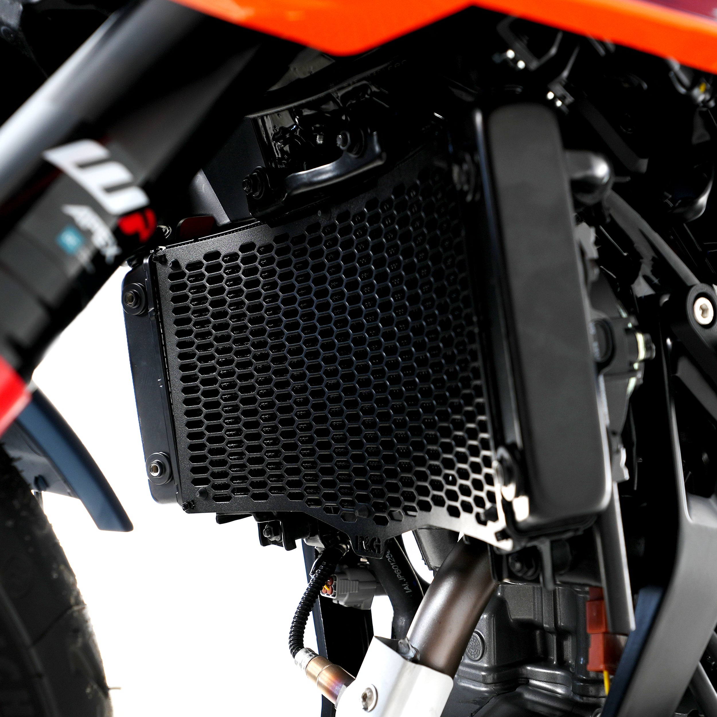 PRO Radiator Guard for KTM RC 390 / 125 / 200 '22-, 390 Adventure R '25-, Duke 125/250/390 '24-,Husqvarna Vitpilen 401 '24-