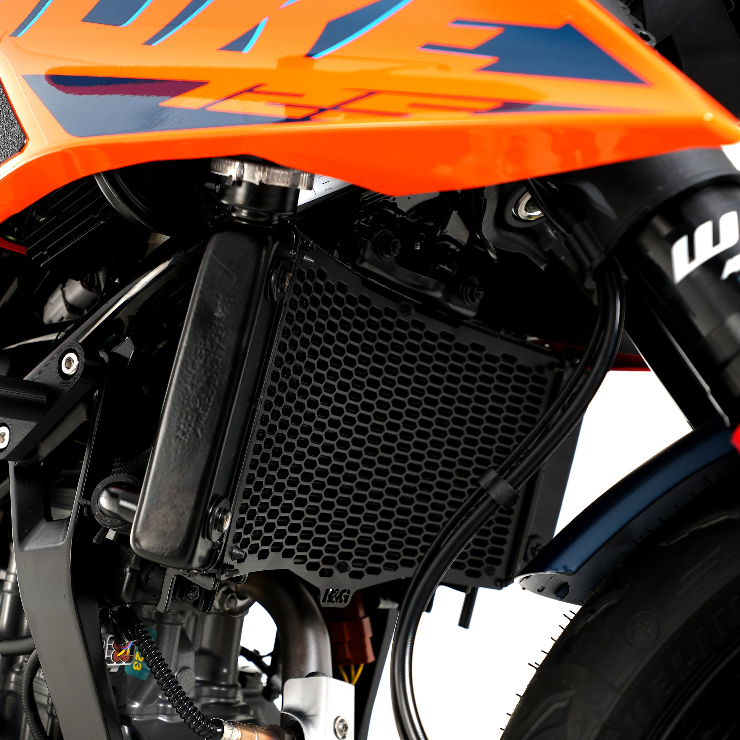 PRO Radiator Guard for KTM RC 390 / 125 / 200 '22-, 390 Adventure R '25-, Duke 125/250/390 '24-,Husqvarna Vitpilen 401 '24-