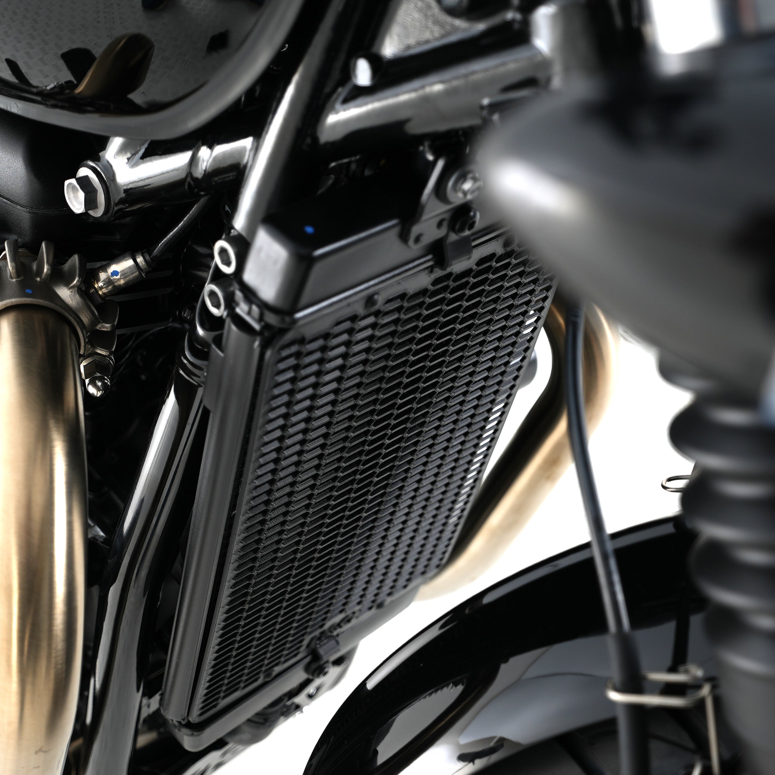 PRO Radiator Guard for Triumph Bonneville Bobber '17-25, Black '18-'20 & Speedmaster '18-