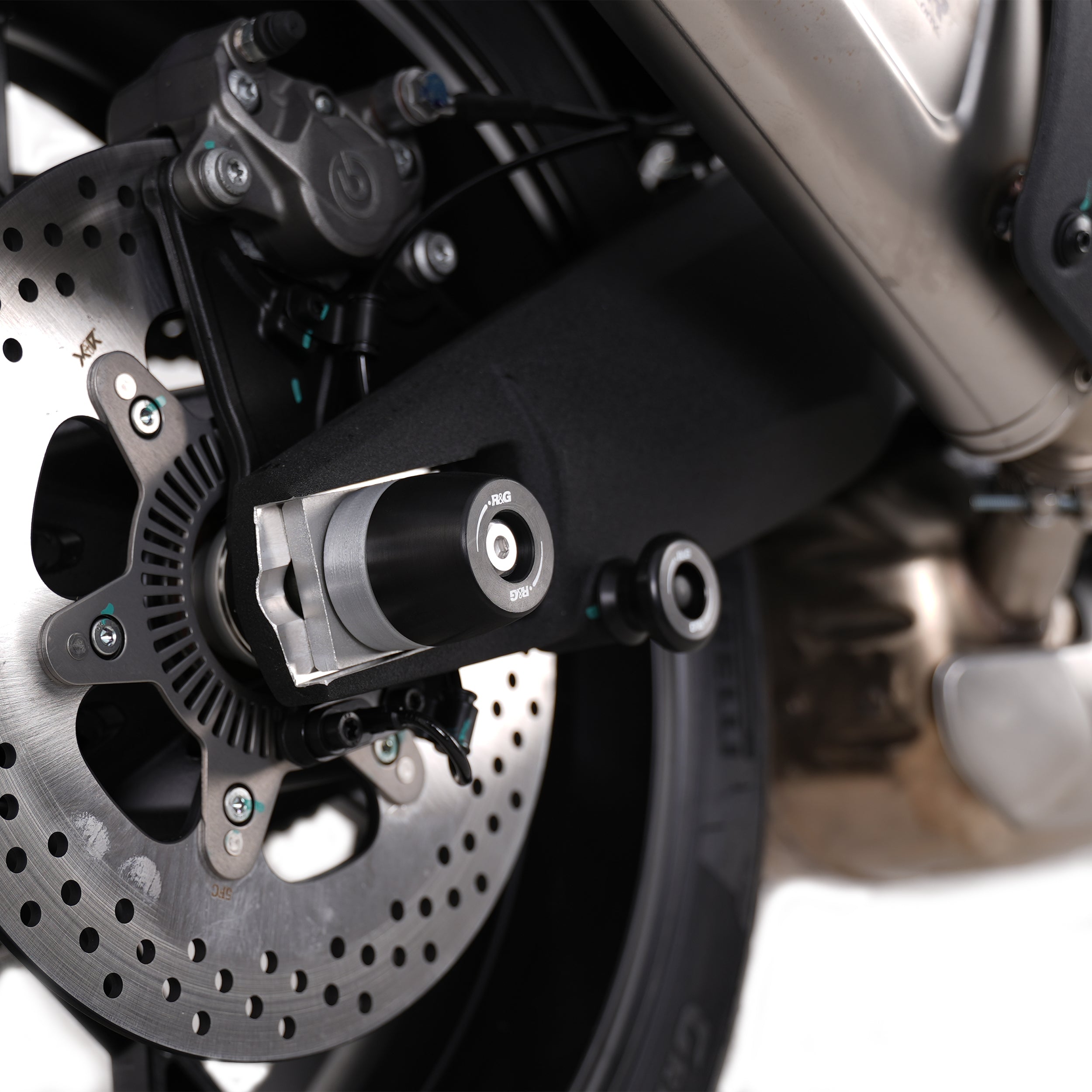 APEX Swingarm Protectors for the QJMOTOR SRK 800 '25-, SRK 800 RR '25- & SRT 900 S '25-